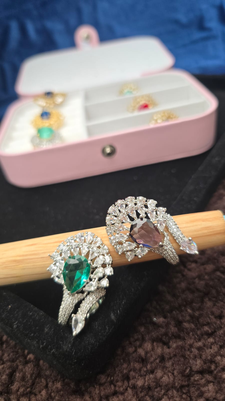 Peacock Sparkle Adjustable Ring – Emerald / Amethyst